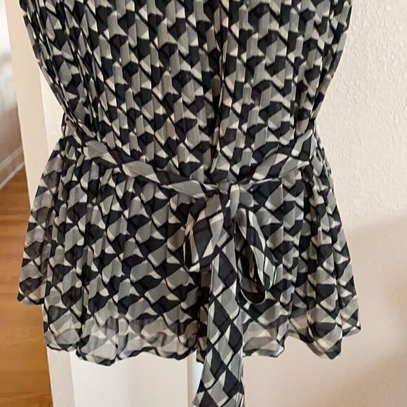 Banana Republic PLEATED TIE-WAIST TANK - Picture 5 of 10